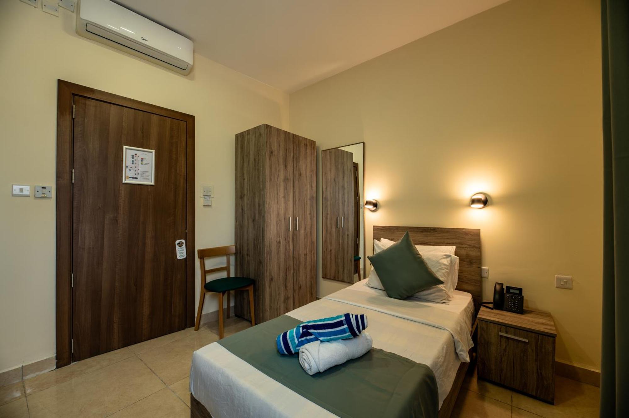 Euroclub Hotel St. Paul's Bay Bagian luar foto