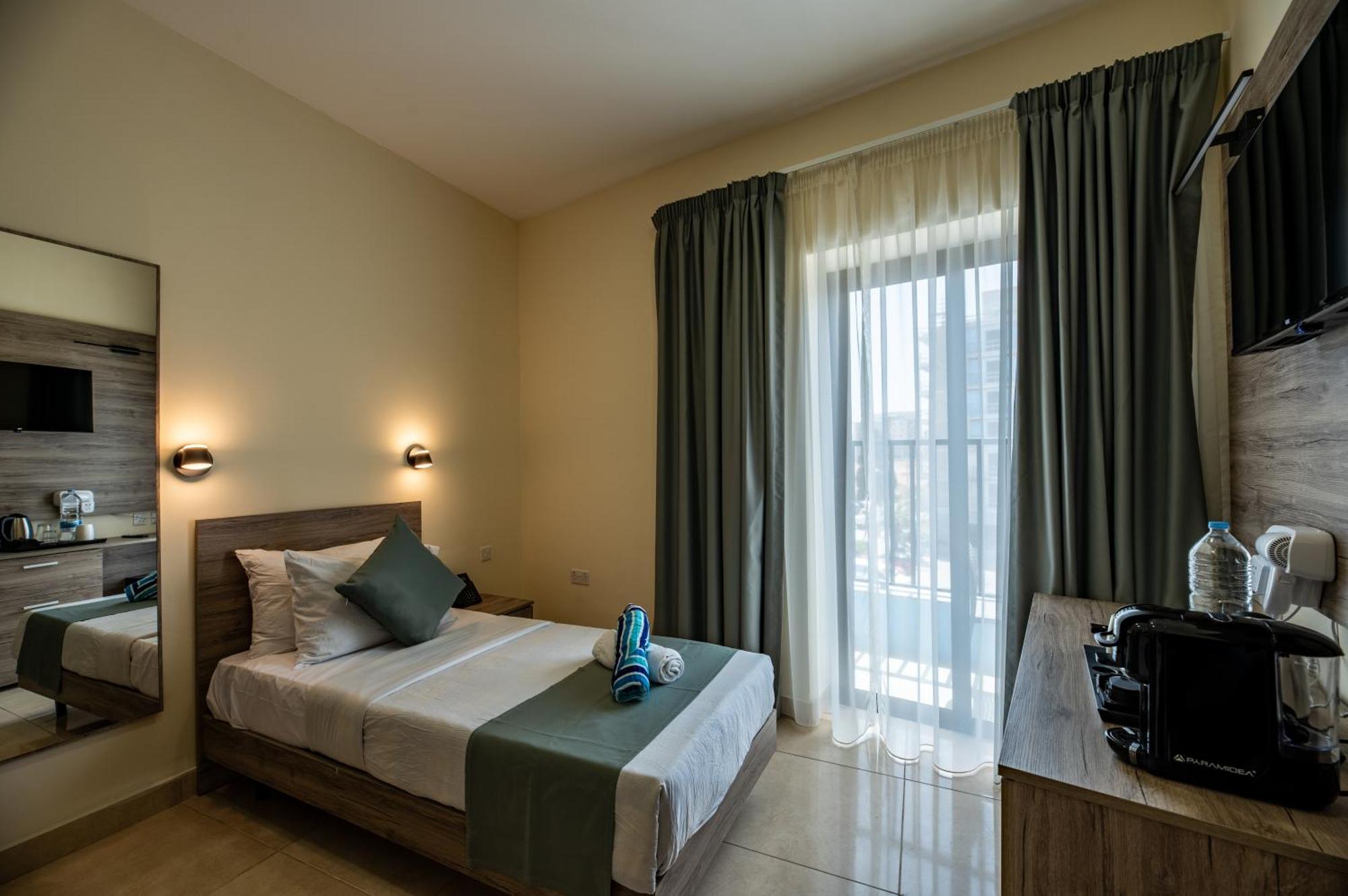 Euroclub Hotel St. Paul's Bay Bagian luar foto