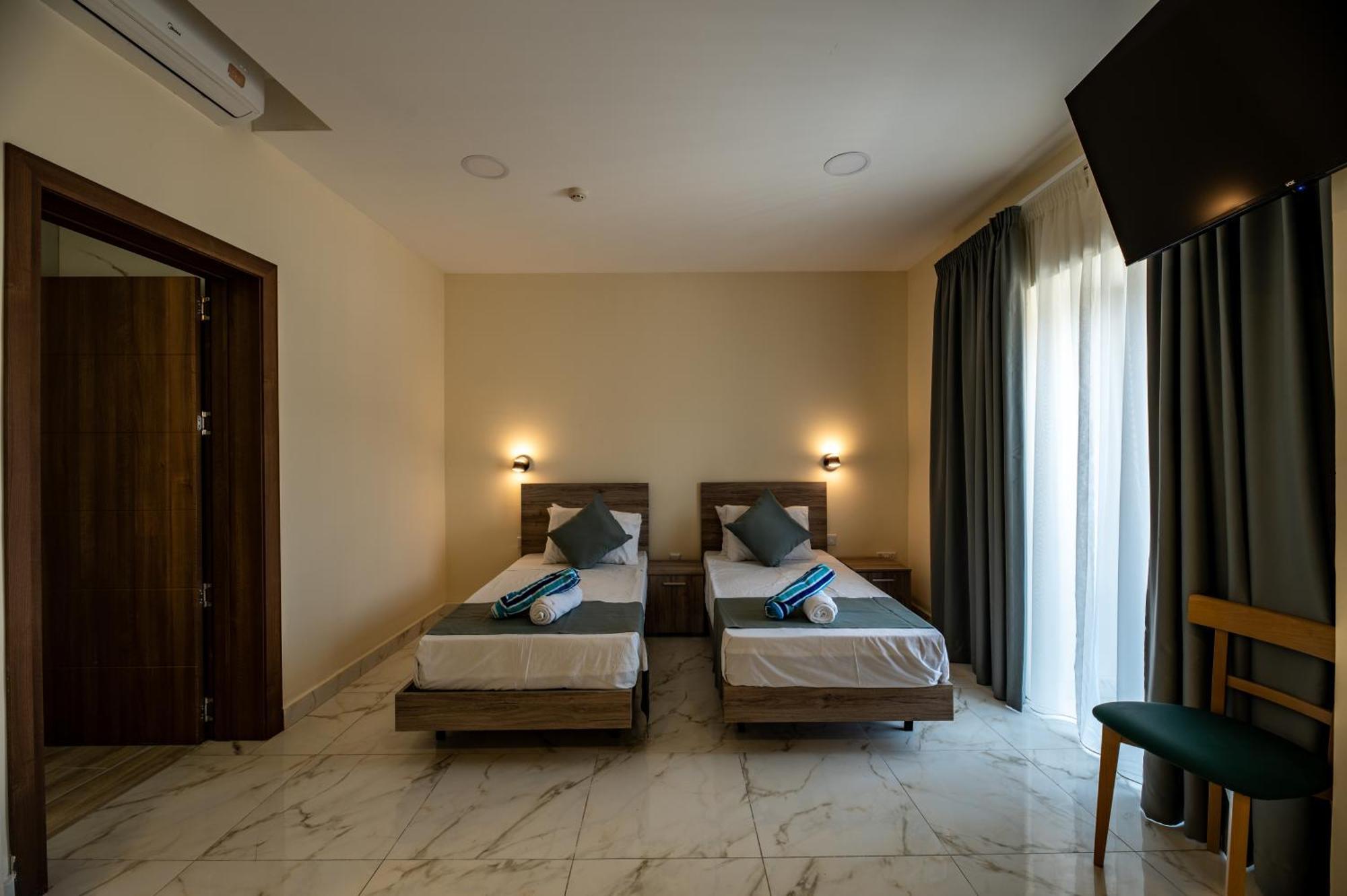 Euroclub Hotel St. Paul's Bay Bagian luar foto