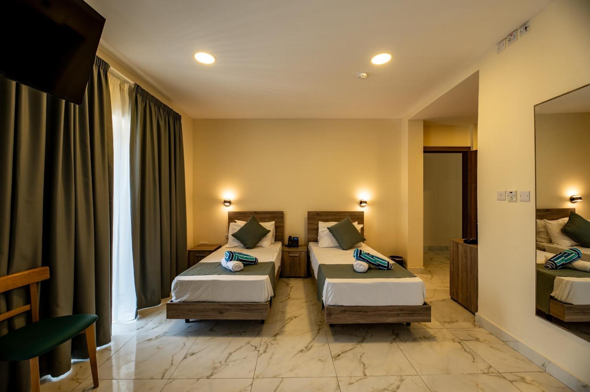 Euroclub Hotel St. Paul's Bay Bagian luar foto