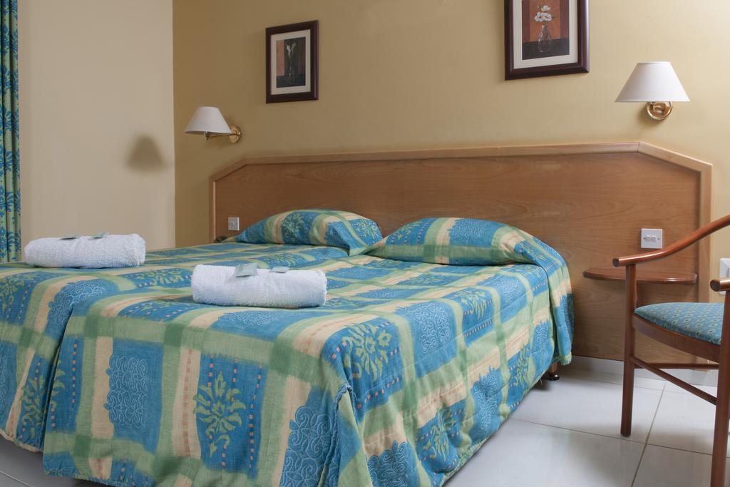 Euroclub Hotel St. Paul's Bay Bagian luar foto