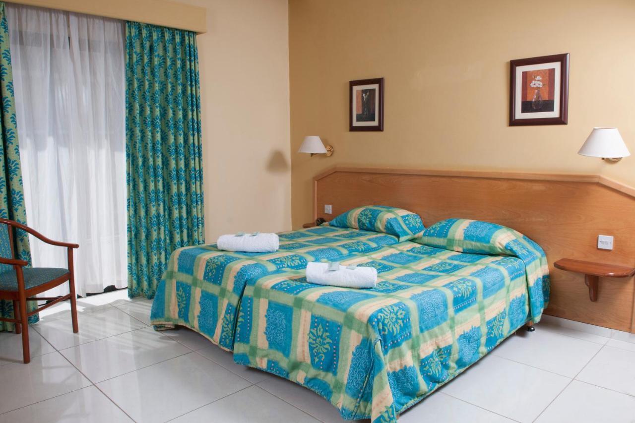 Euroclub Hotel St. Paul's Bay Bagian luar foto